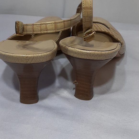 Salvatore Ferragamo cream and tan heels - Picture 7 of 11